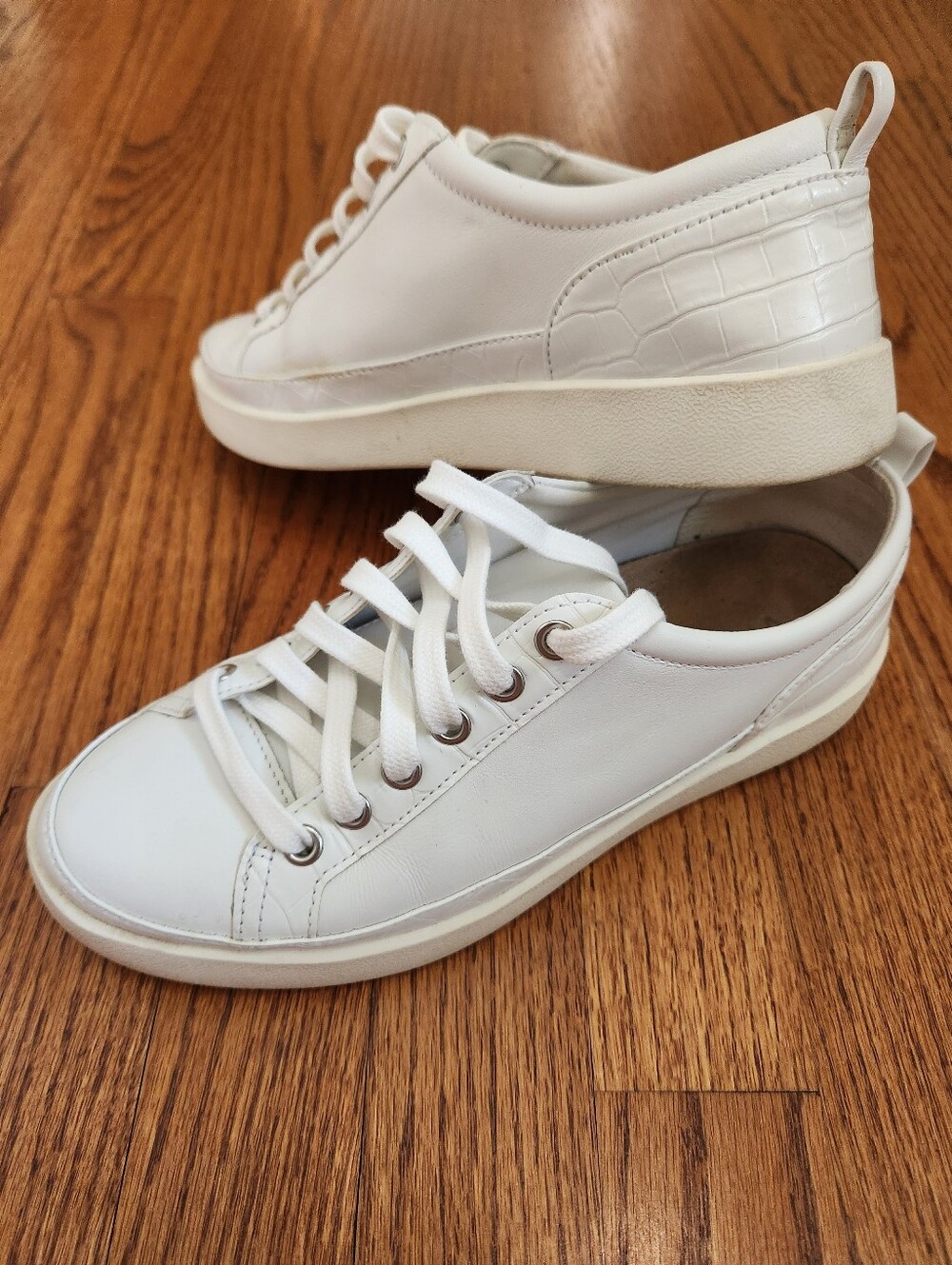 Vionic White Low-Top Winny Women's Leather Sneakers 7
